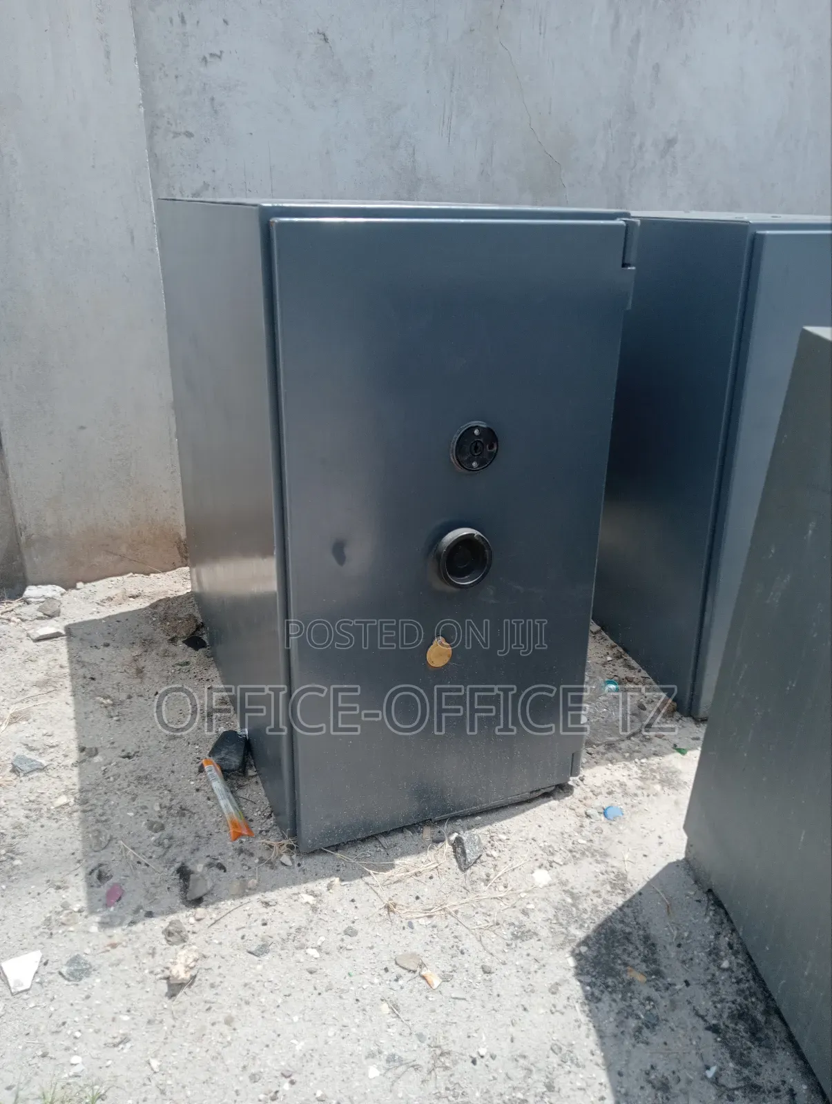 Safe Storage Unit (400)