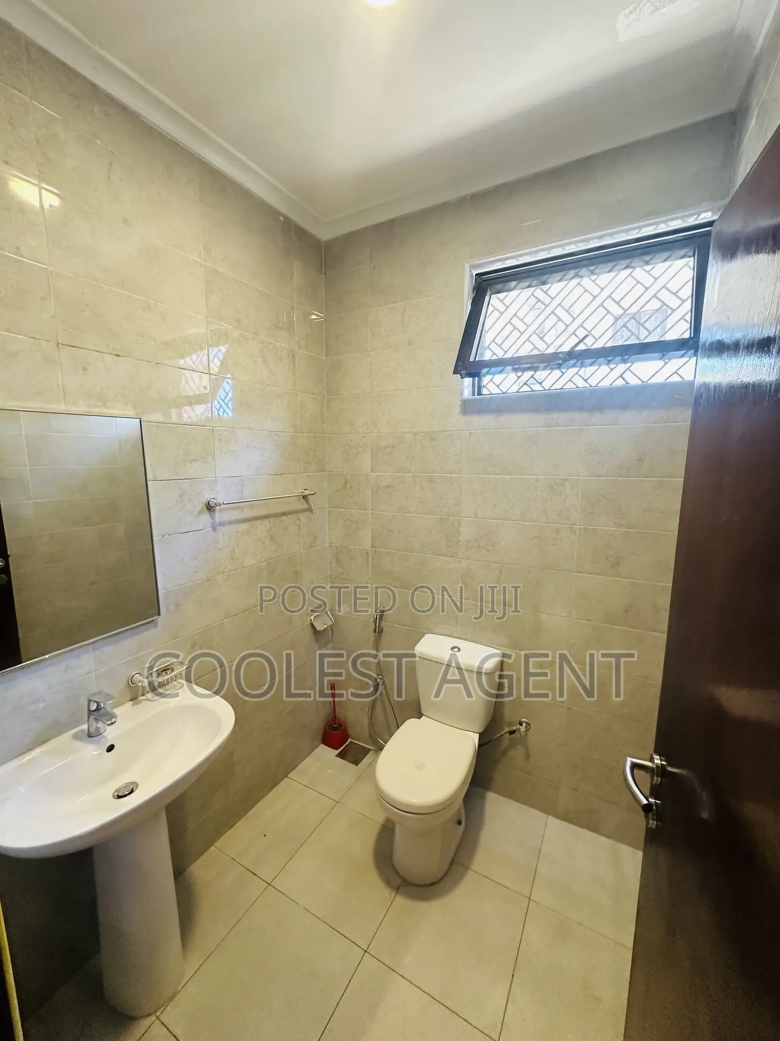 5bdrm Duplex in Msasani, Kinondoni for rent