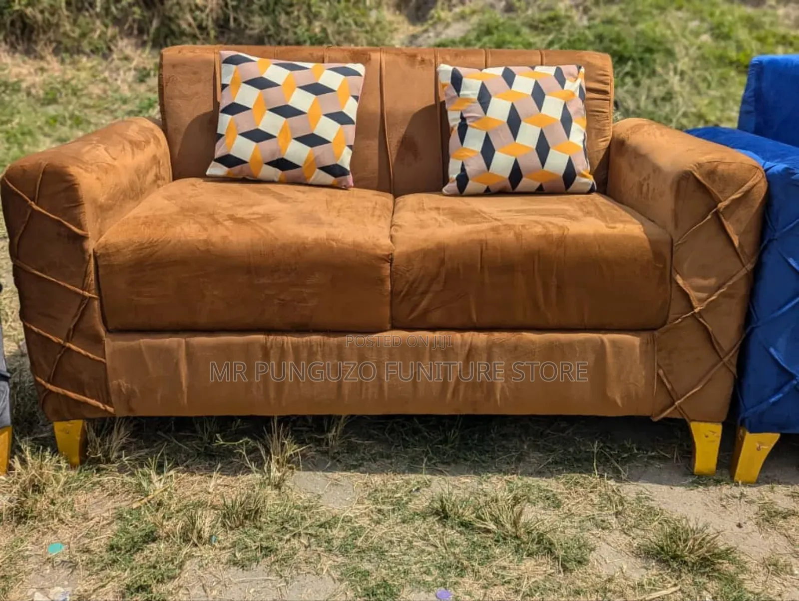 Sofa Classic Sana Ya Watu Wawili