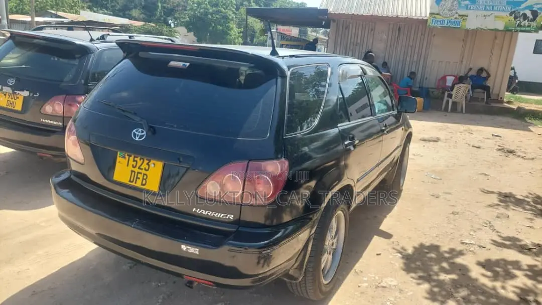 Toyota Harrier 2004 Black