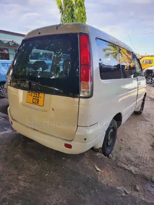 Toyota Noah 2005 White