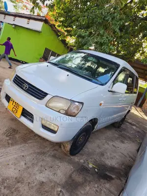 Toyota Noah 2005 White