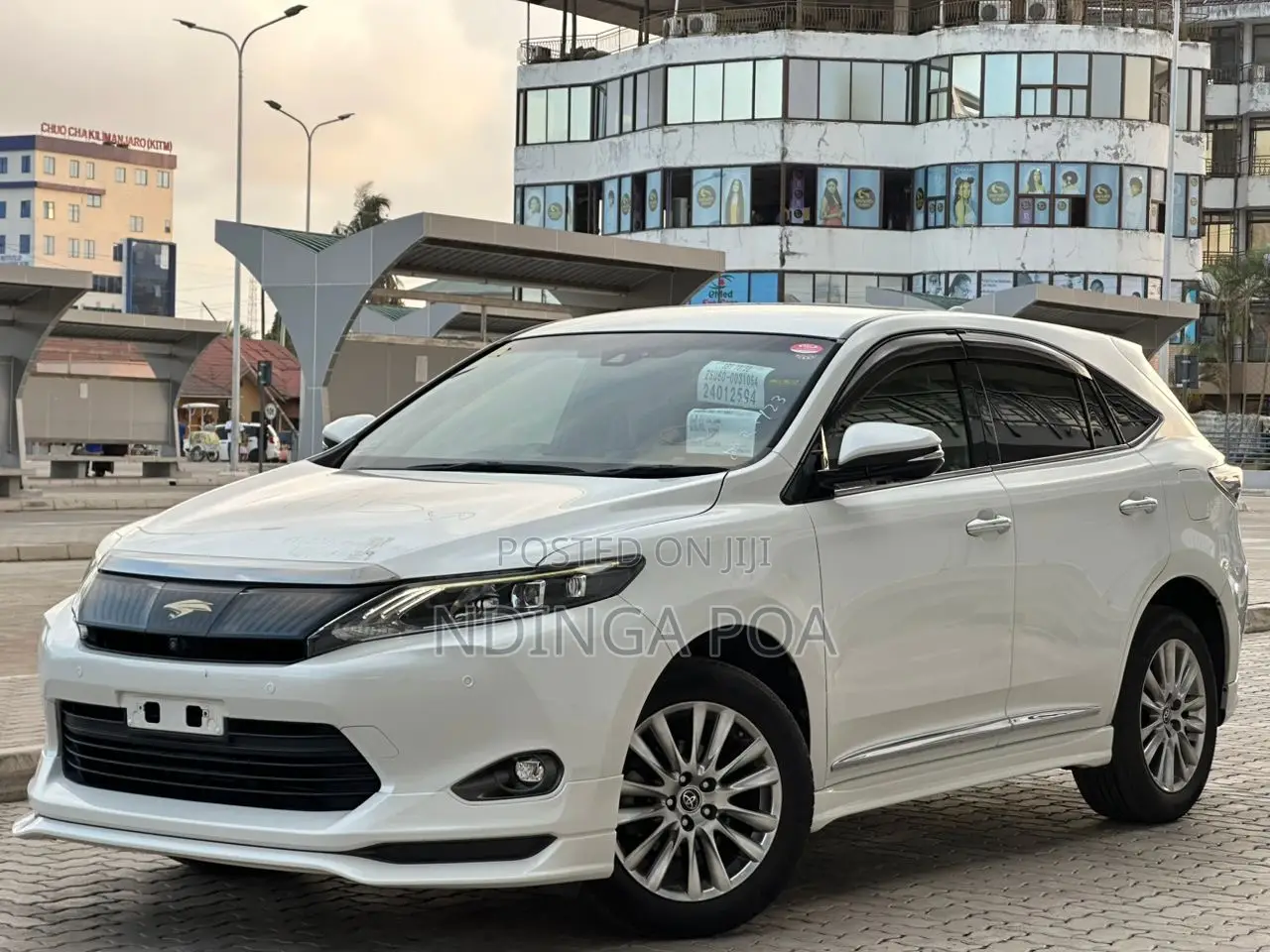 Toyota Harrier 2.0 4WD 2014 White