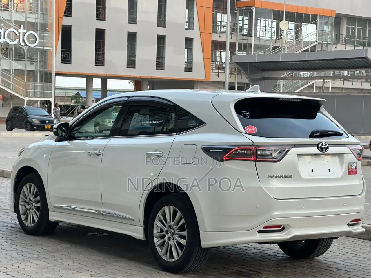 Toyota Harrier 2.0 4WD 2014 White