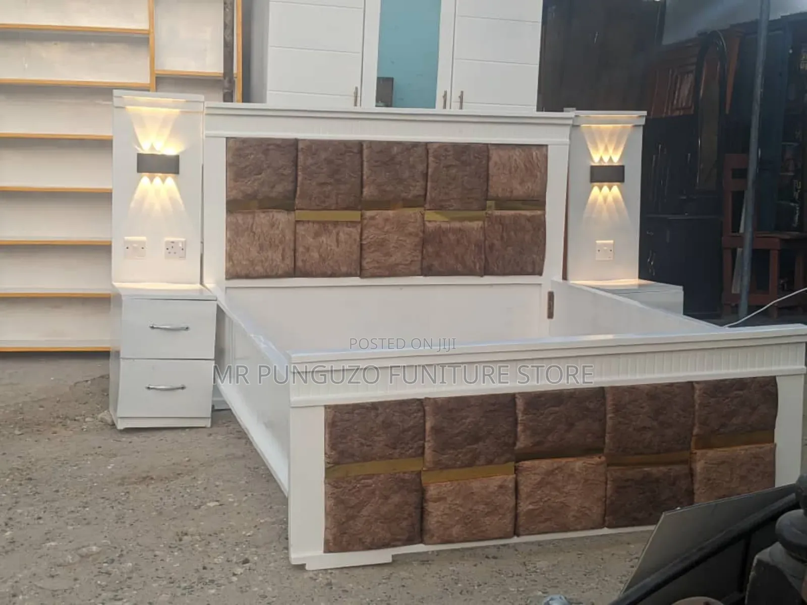 Kitanda Classic Sana Na Bedside Zake Full Set Vvip