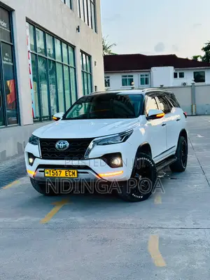 Toyota Fortuner 2.8 D RWD 2022 White