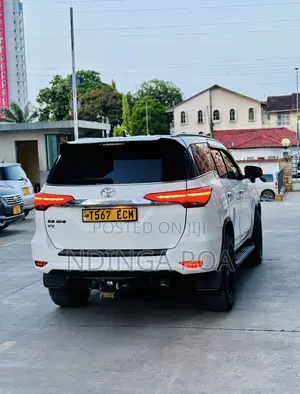 Toyota Fortuner 2.8 D RWD 2022 White