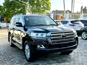 Toyota Land Cruiser 4.6 V8 ZX 2017 Black