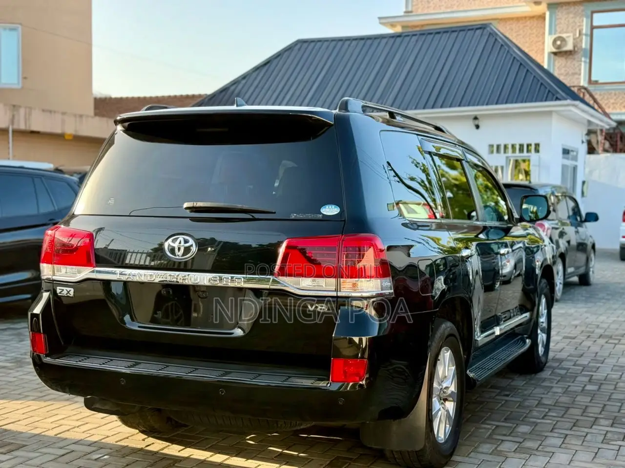 Toyota Land Cruiser 4.6 V8 ZX 2017 Black