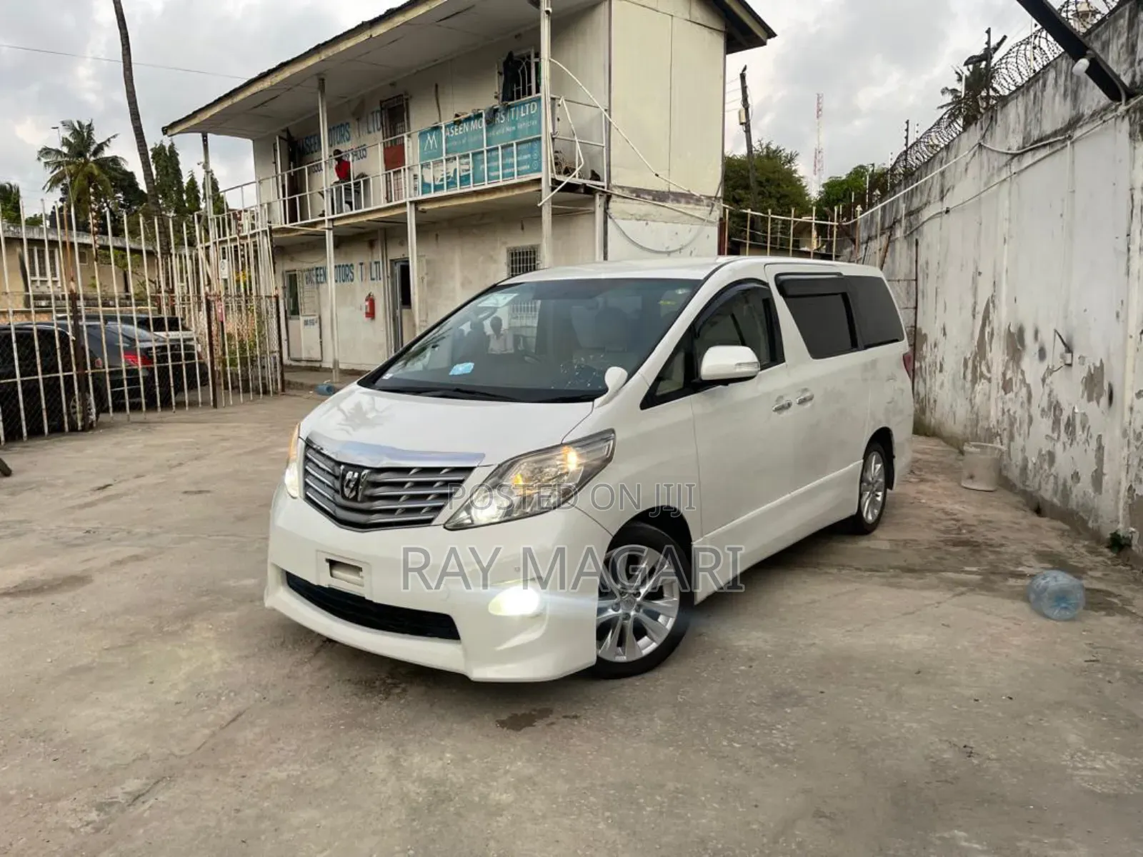 Toyota Alphard 2010 White