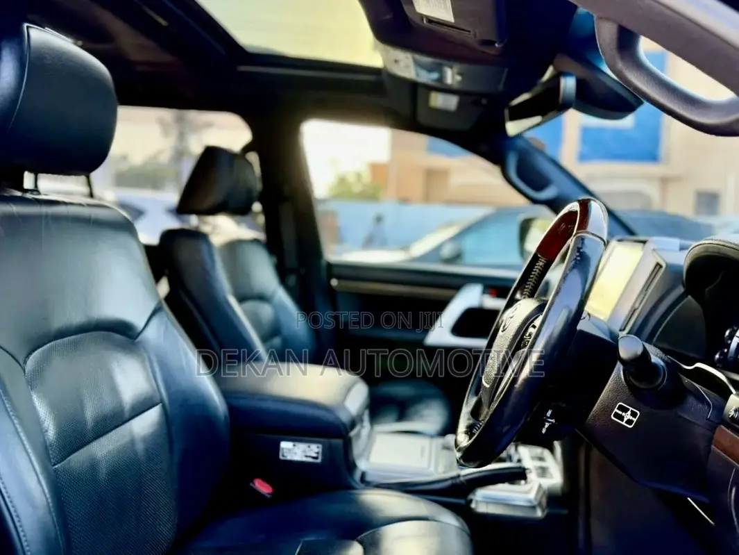 Toyota Land Cruiser 4.6 V8 ZX 2017 Black