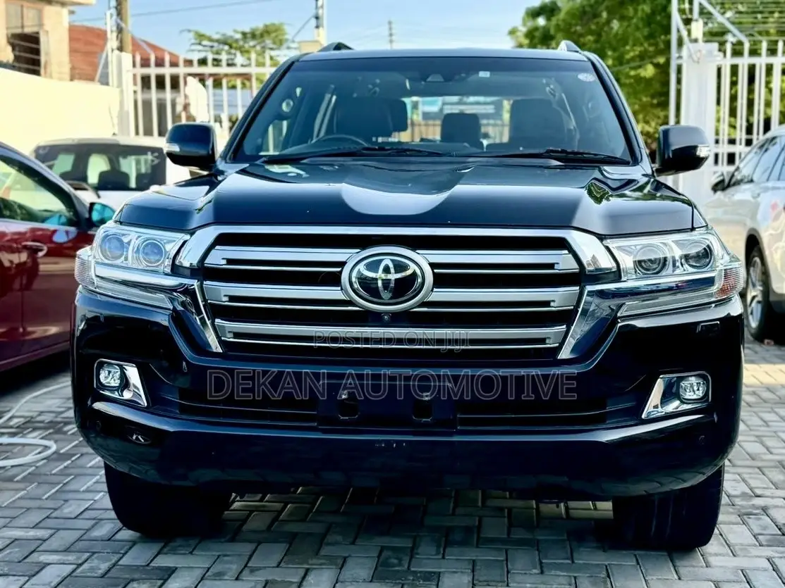 Toyota Land Cruiser 4.6 V8 ZX 2017 Black