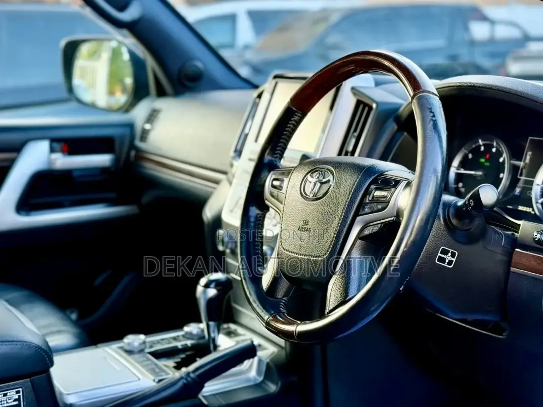 Toyota Land Cruiser 4.6 V8 ZX 2017 Black