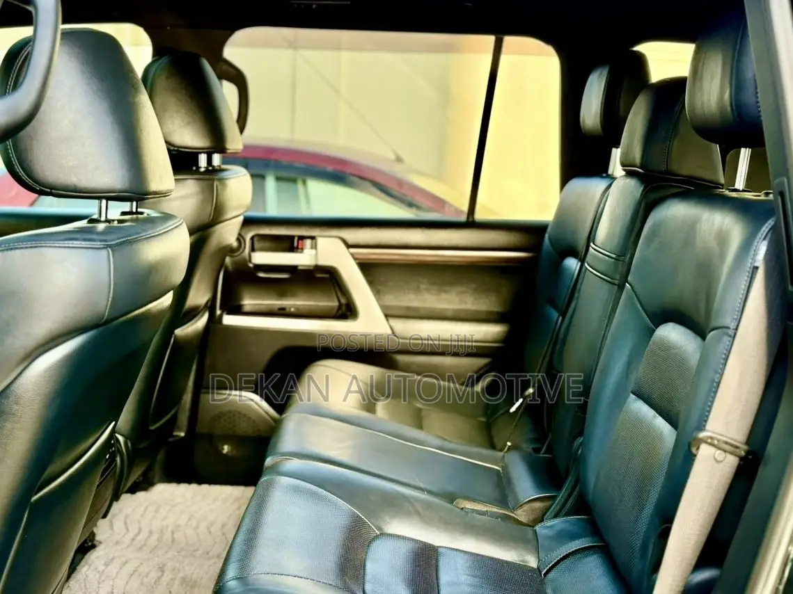 Toyota Land Cruiser 4.6 V8 ZX 2017 Black