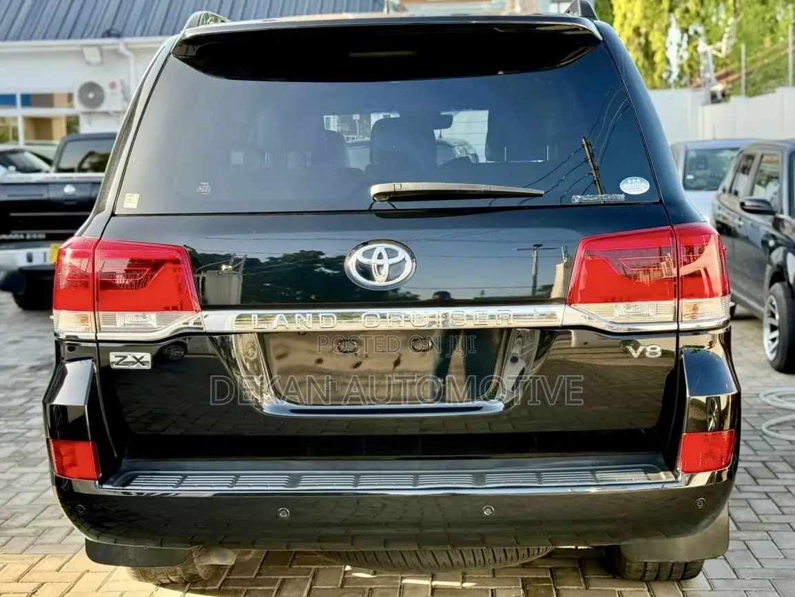 Toyota Land Cruiser 4.6 V8 ZX 2017 Black