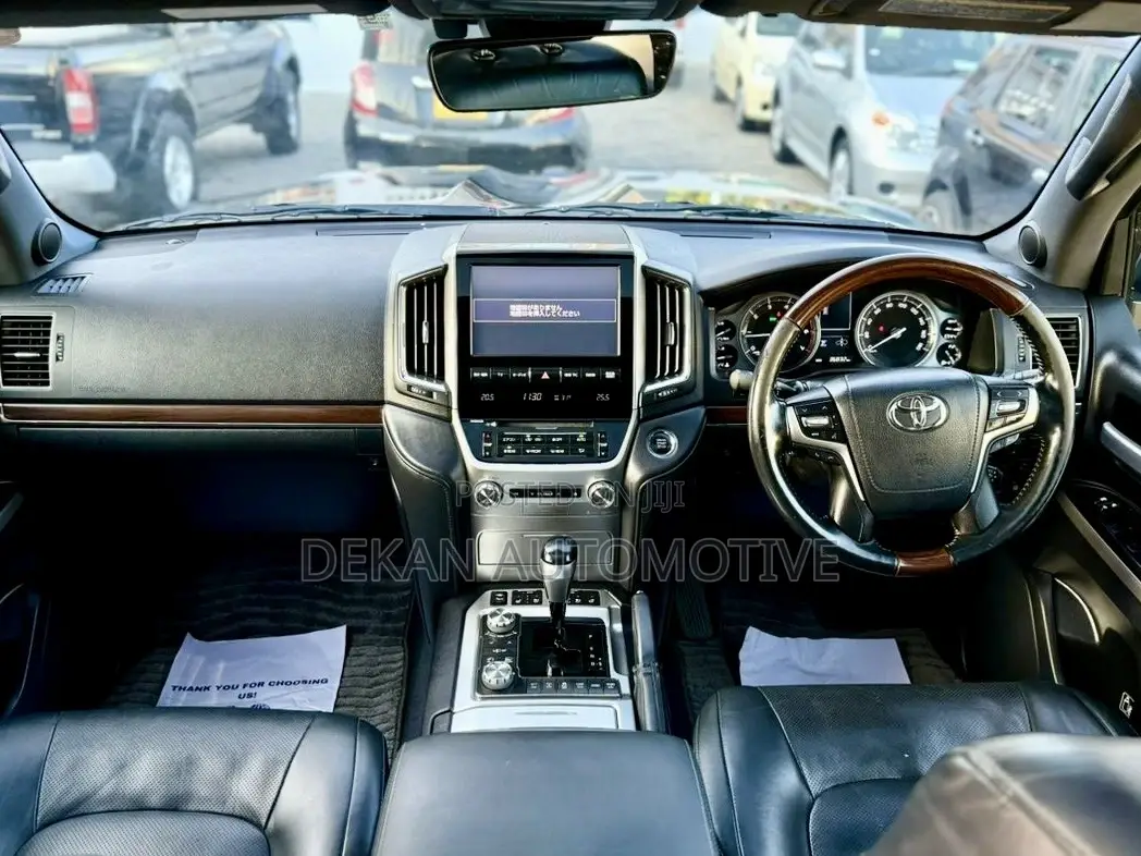 Toyota Land Cruiser 4.6 V8 ZX 2017 Black