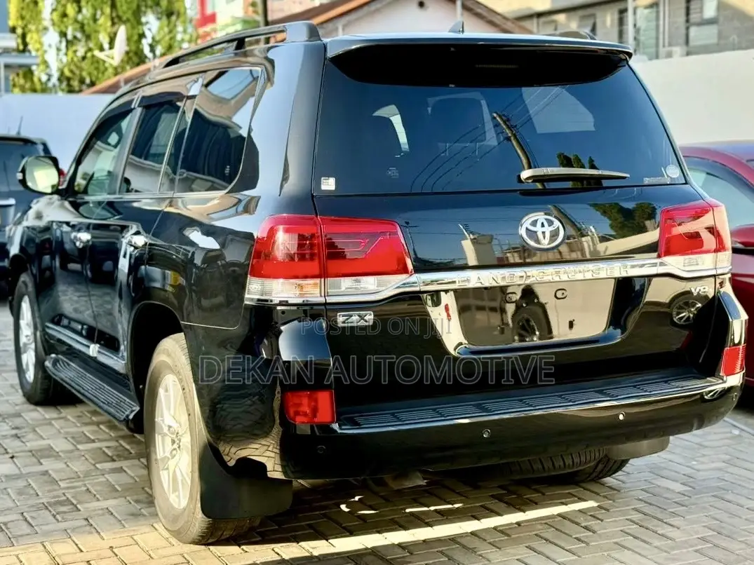 Toyota Land Cruiser 4.6 V8 ZX 2017 Black
