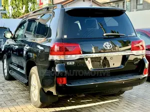 Toyota Land Cruiser 4.6 V8 ZX 2017 Black