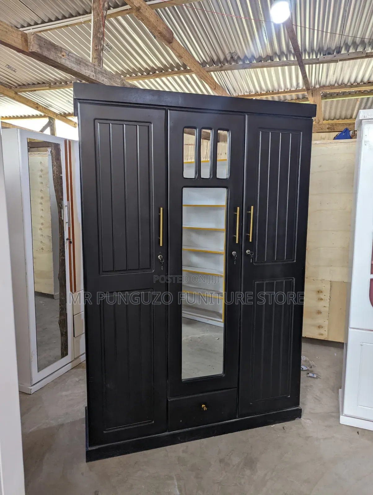 Kabati Milango Mitatu Classic Sana