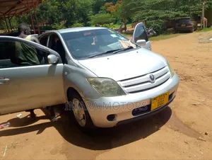 Toyota IST 2003 Silver