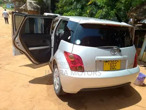 Toyota IST 2003 Silver