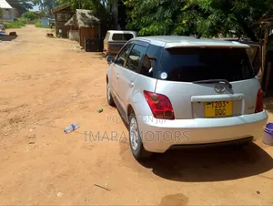 Toyota IST 2003 Silver