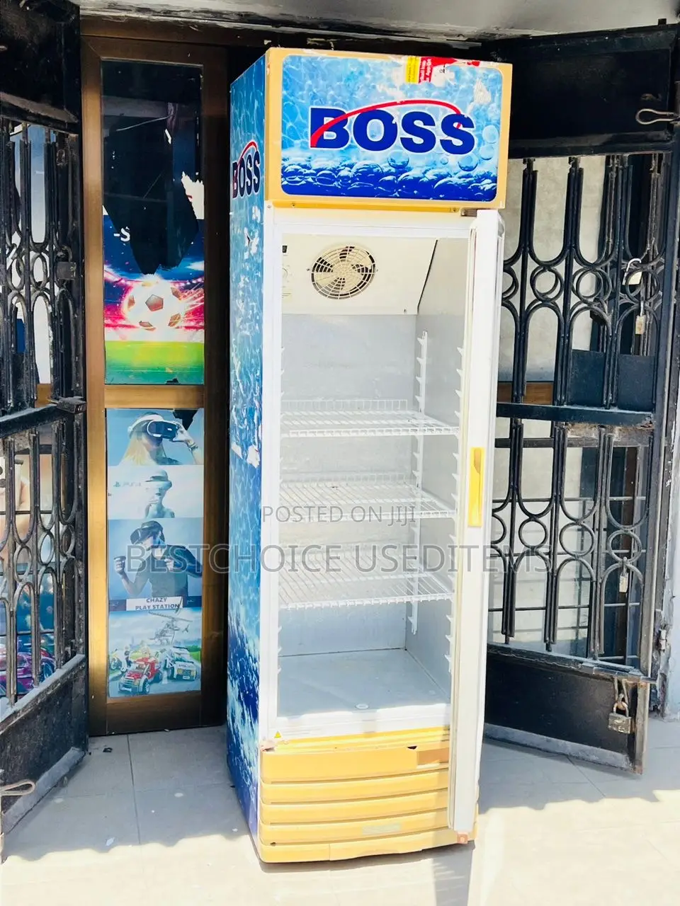 Boss Display Fridge Lita 200L Clean Sanaaaa