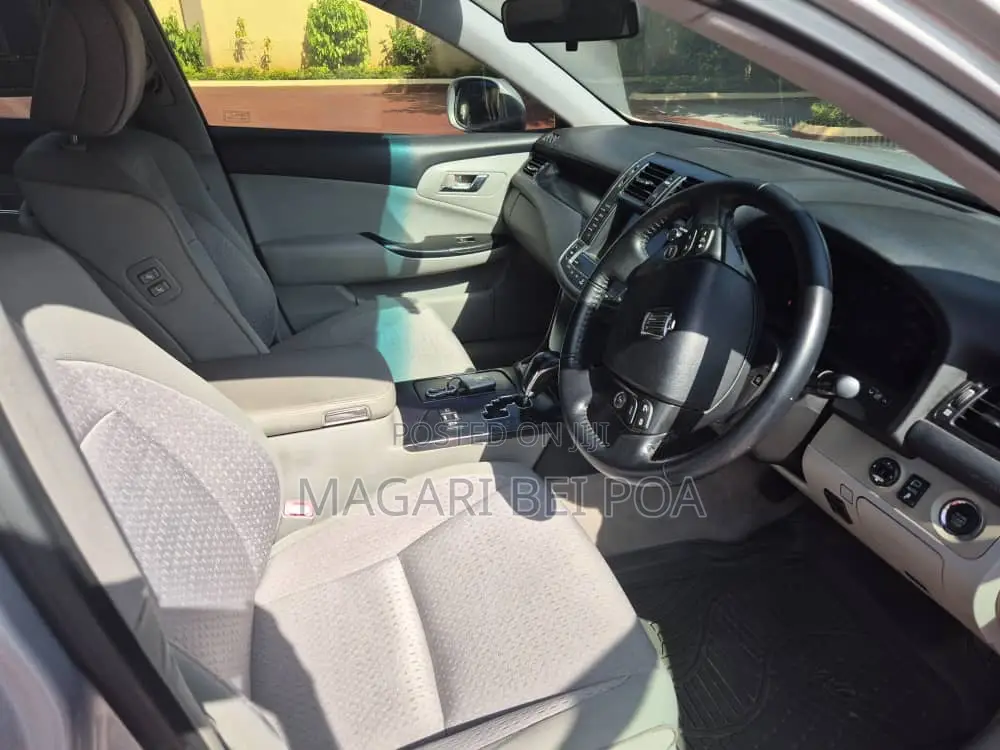 Toyota Crown 2009 Silver
