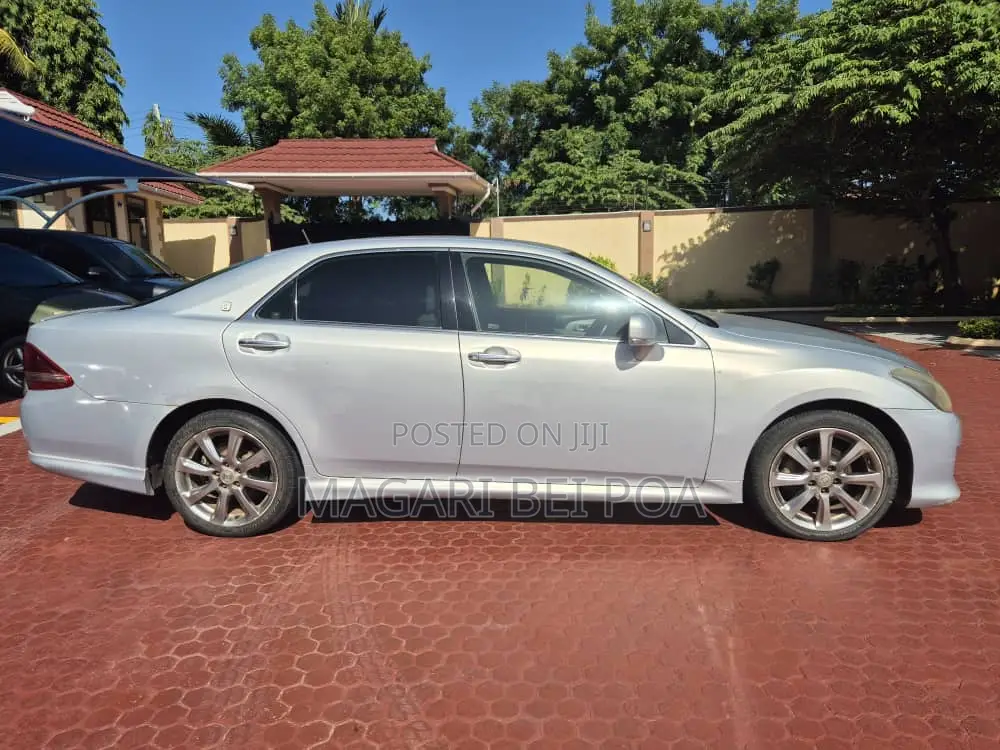 Toyota Crown 2009 Silver