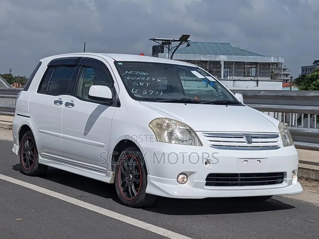 Toyota Raum 2003 White