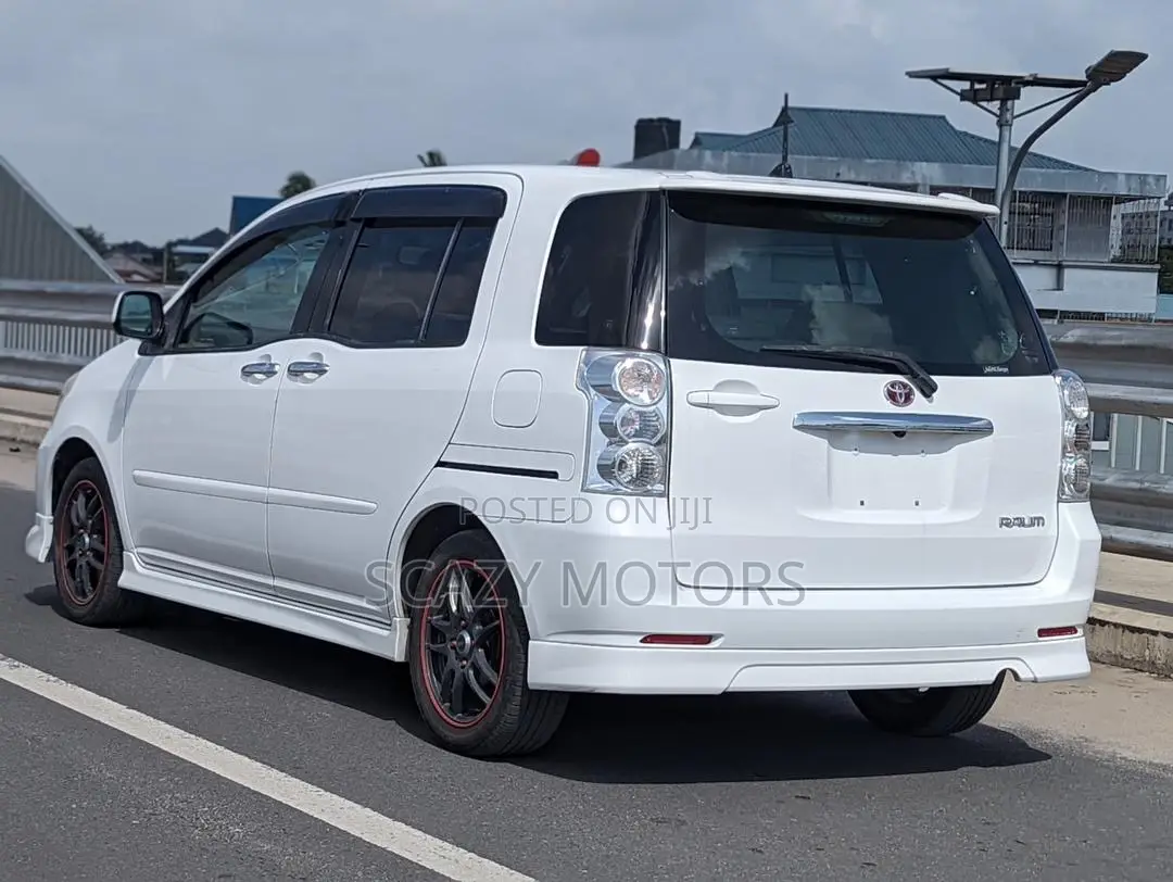 Toyota Raum 2003 White