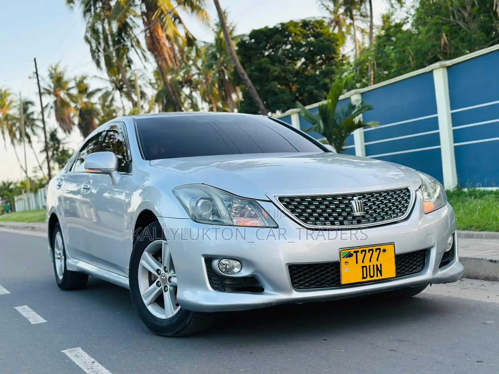 Toyota Crown 2010 Silver