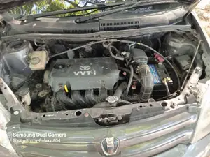 Toyota IST 2005 Gray