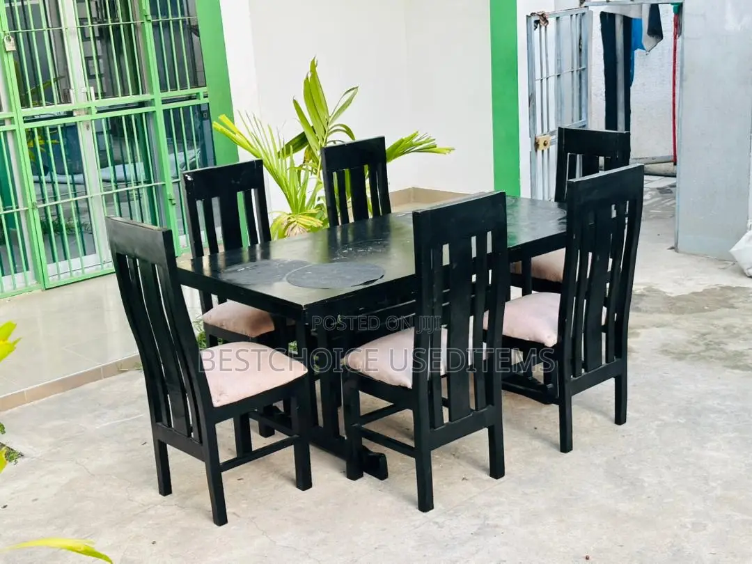 Dinning Table // Bei Imeshuka Mpka Bas