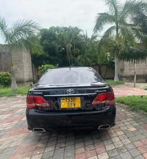 Toyota Crown 2010 Black