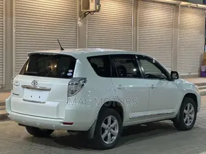 Toyota Vanguard 2011 White