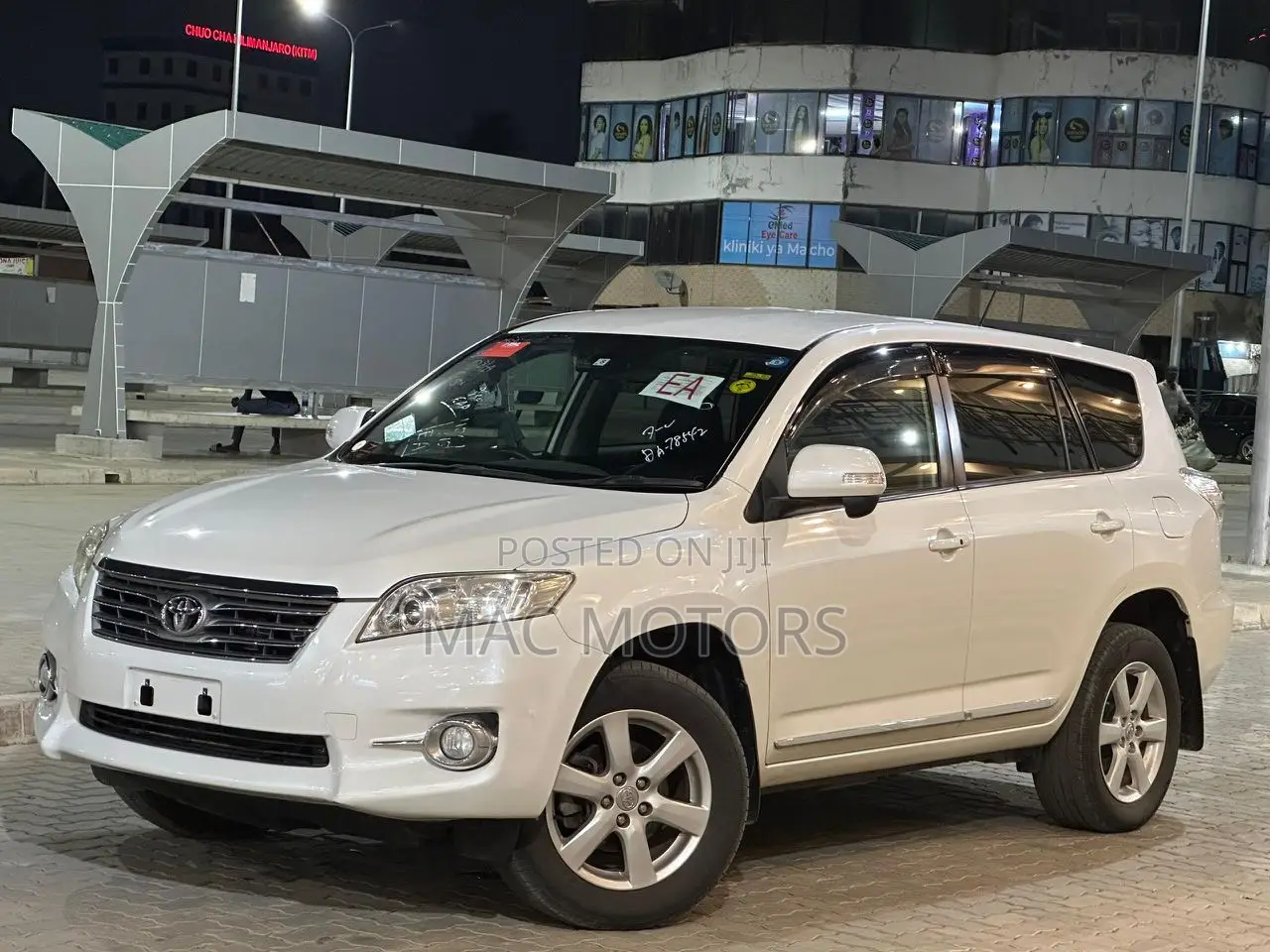 Toyota Vanguard 2011 White