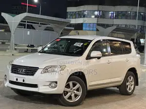 Toyota Vanguard 2011 White