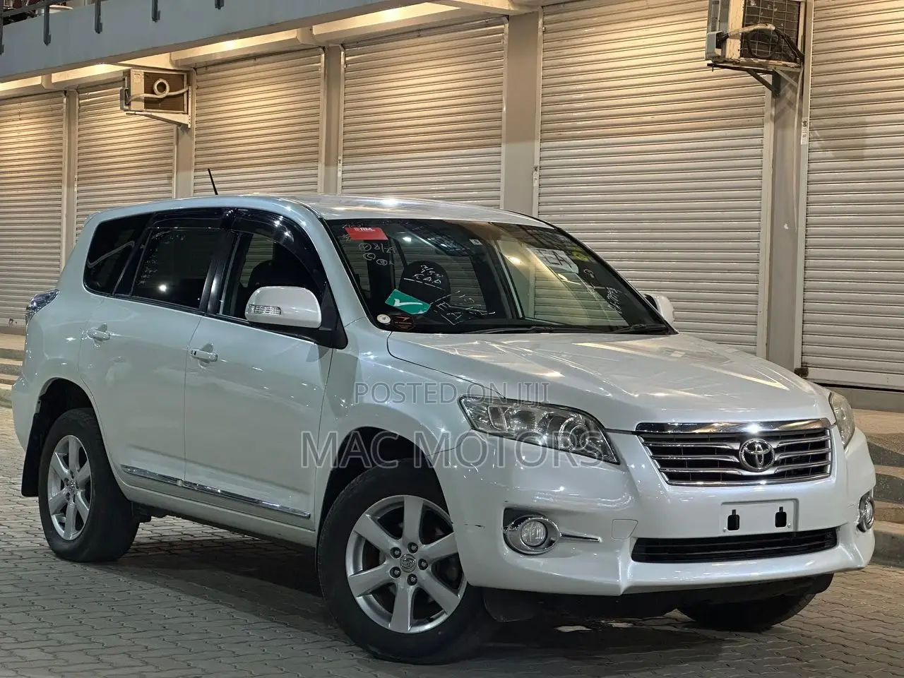 Toyota Vanguard 2011 White