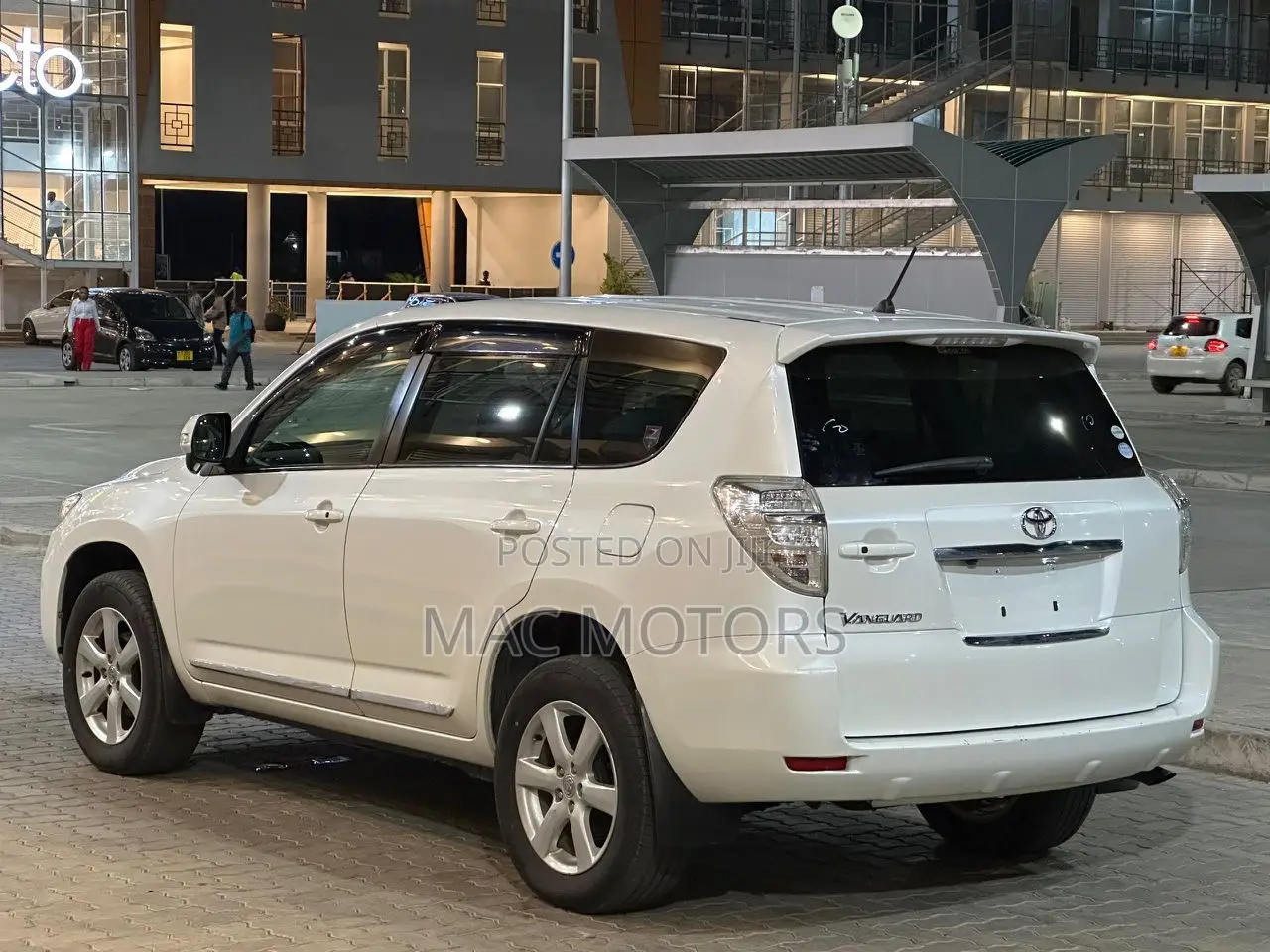Toyota Vanguard 2011 White