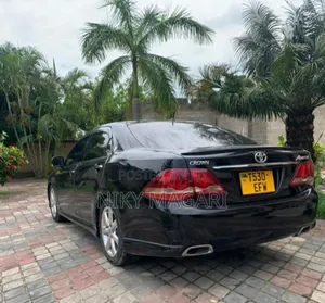 Toyota Crown 2010 Black