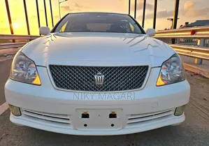 Toyota Crown Royale 2005 White