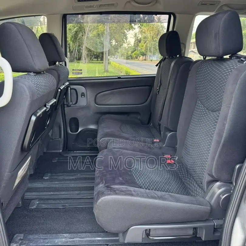 Nissan Serena 2013 Silver