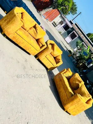 Sofa Set Zimetumika Kidogo Badoo Mpya Tuwahi