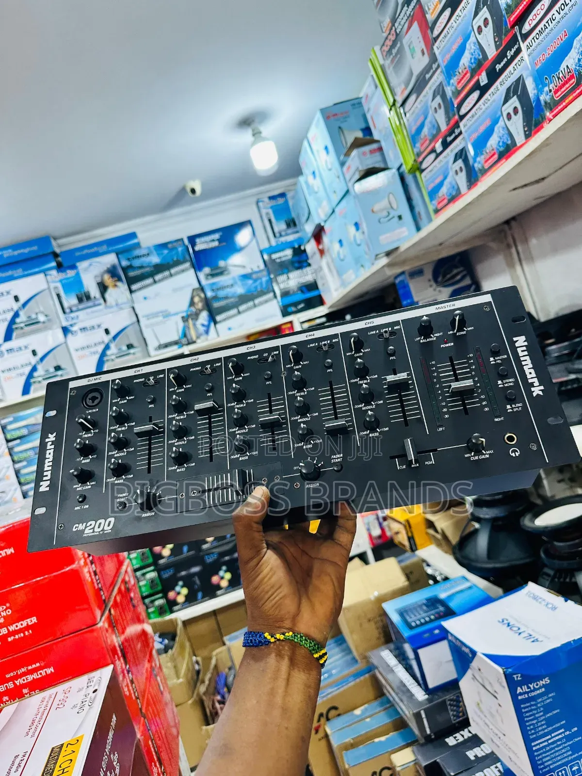 Numark CM200 Professional Mixer