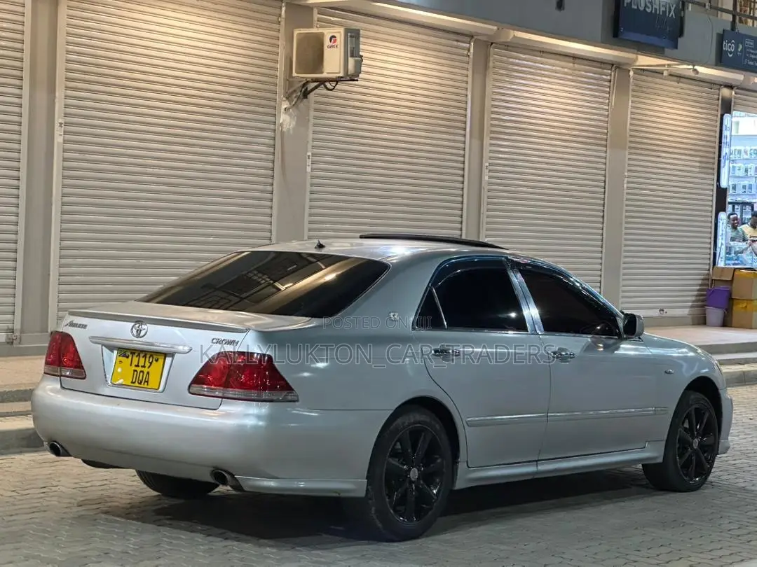 Toyota Crown Royale 2005 Silver