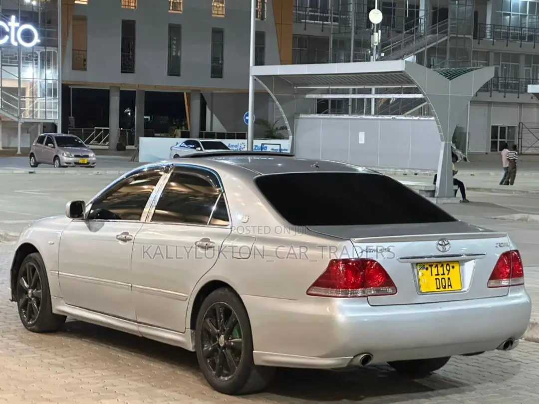 Toyota Crown Royale 2005 Silver