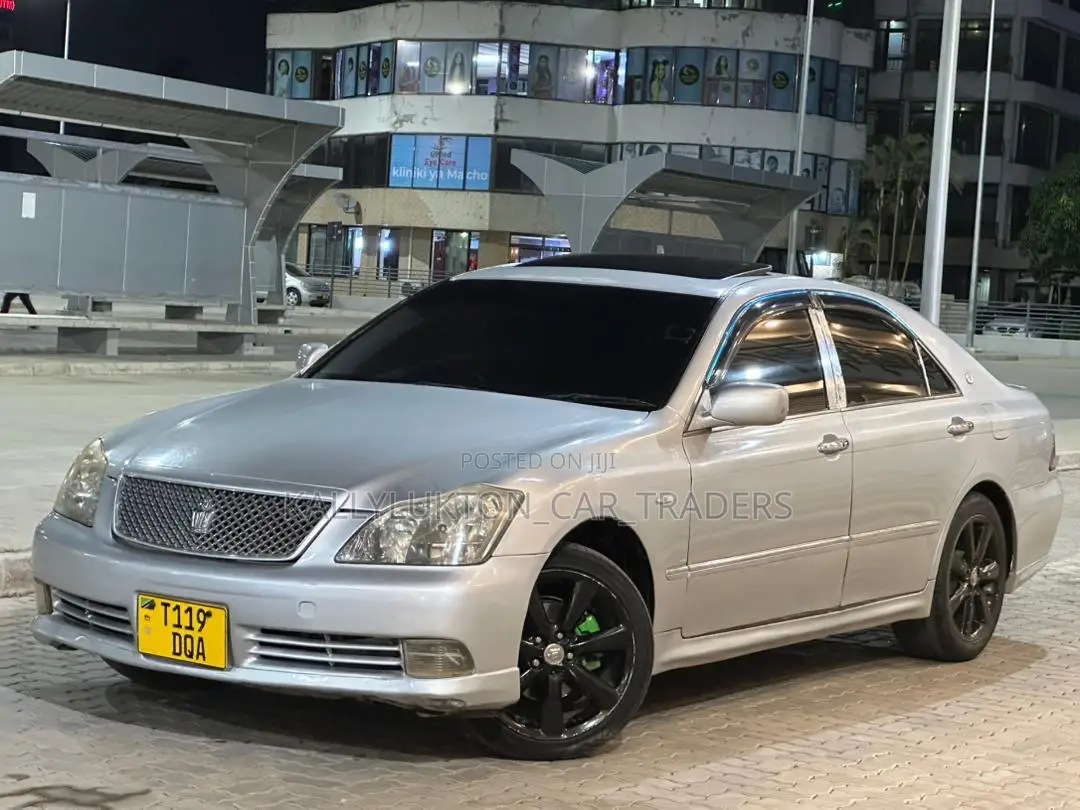 Toyota Crown Royale 2005 Silver