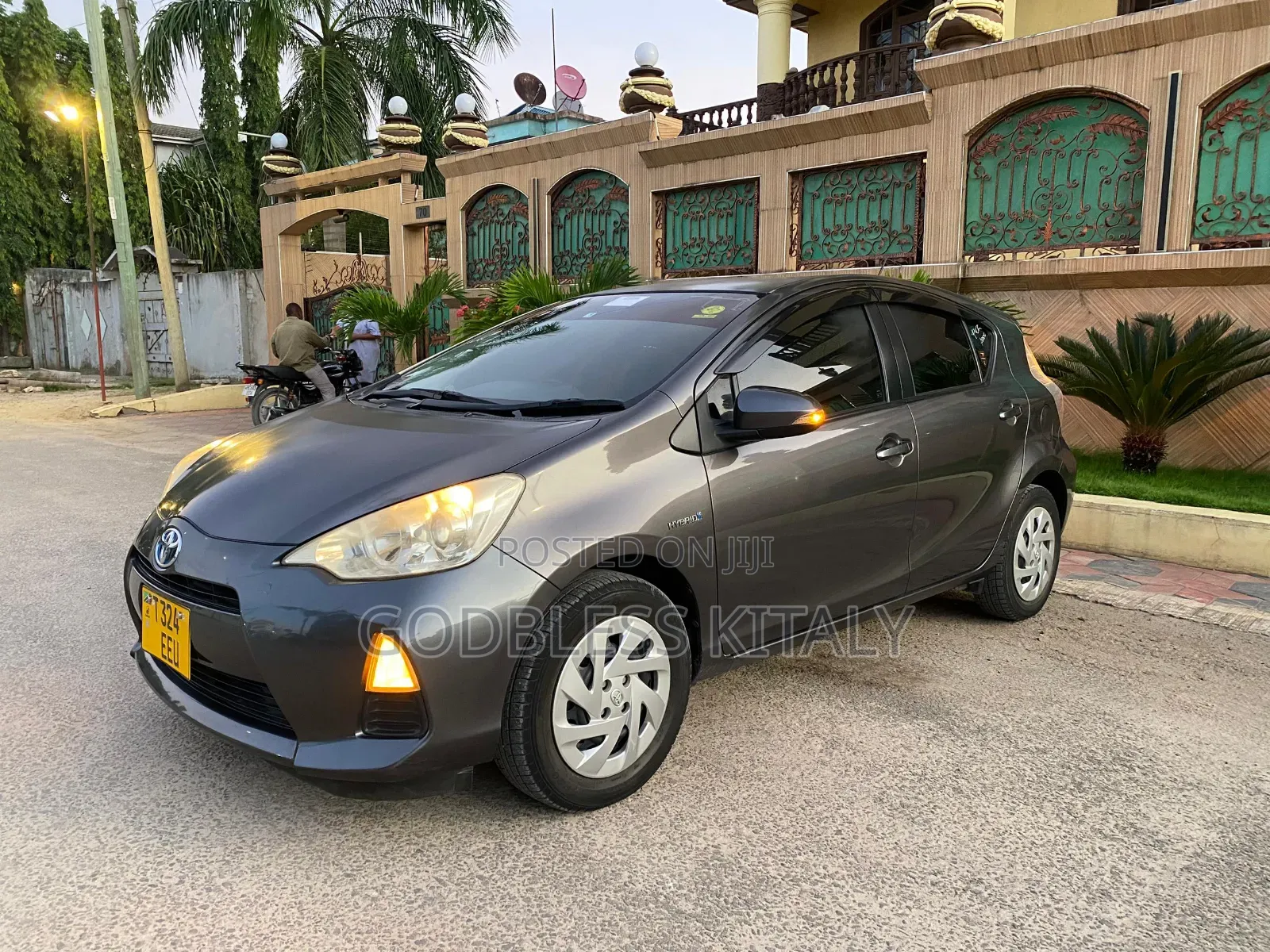 Toyota Aqua 2013 Gray