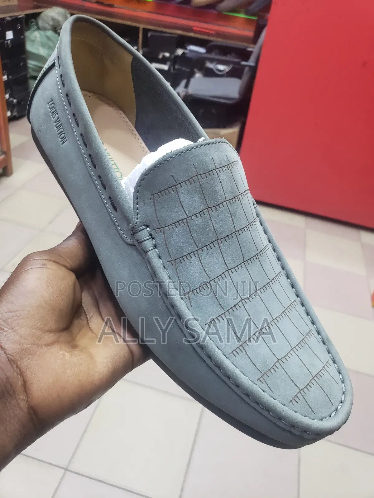 Men's Loafers Louis Vuitton Gray Material Leather